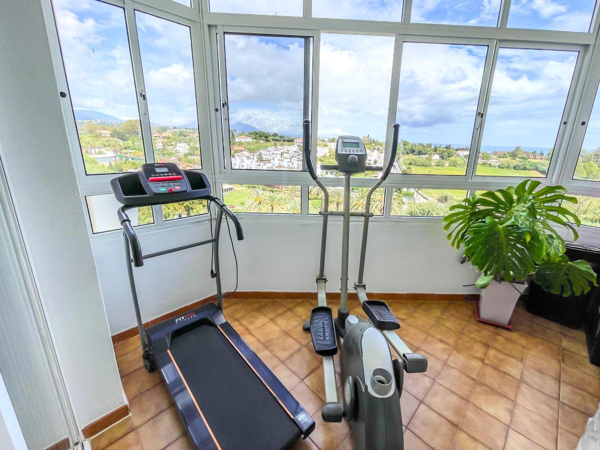Modern Apartment With Terrace - 2 Min From The Beach Estepona Exterior foto