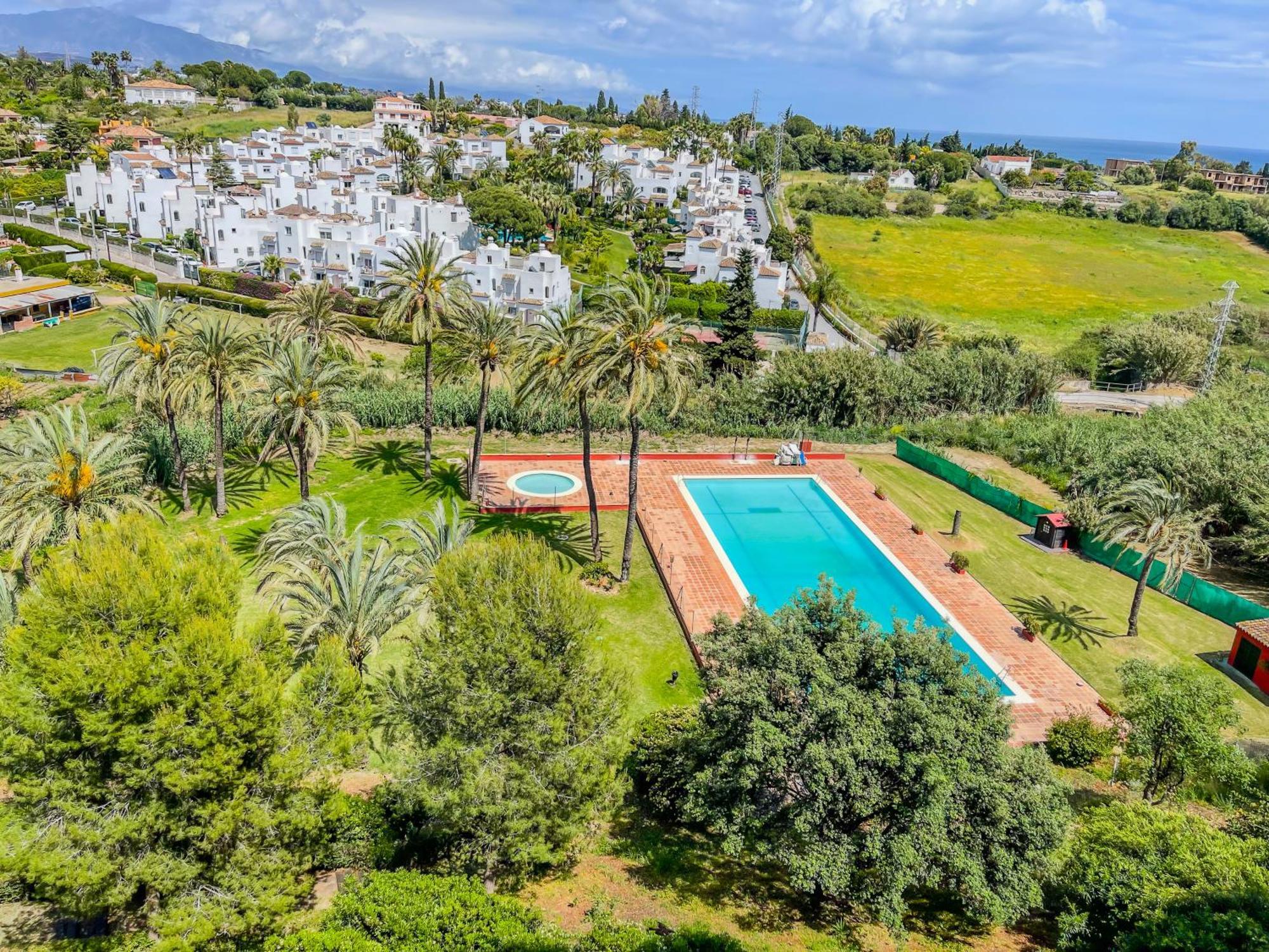 Modern Apartment With Terrace - 2 Min From The Beach Estepona Exterior foto